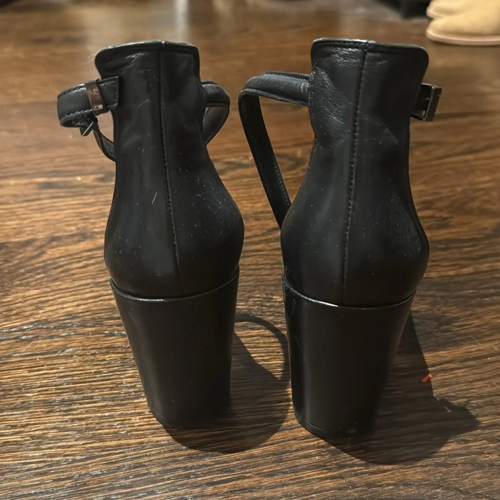 Kenneth Cole leather black heels
